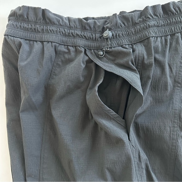 Athleta Trekkie High Rise Parachute Pant in Black | XL | EUC - Picture 8 of 16